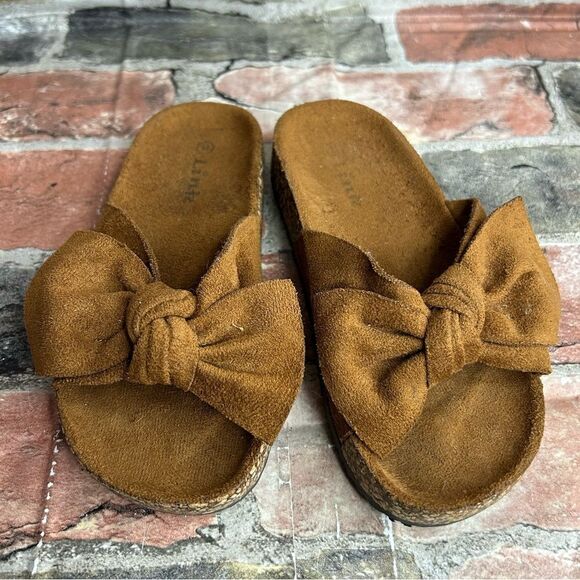 5 for $25🔥Link Tan Suede Slip On Sandals Girls Size 11 - Picture 1 of 6